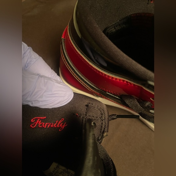 Jordan 1’s High OG ‘Patent Bred’ - Picture 4 of 8